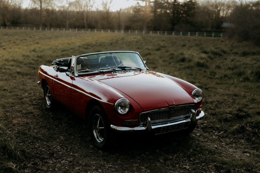 MG B Roadster de collection, un cabriolet britannique apprécié pour sa simplicité mécanique, son charme et son vaste réseau de spécialistes.