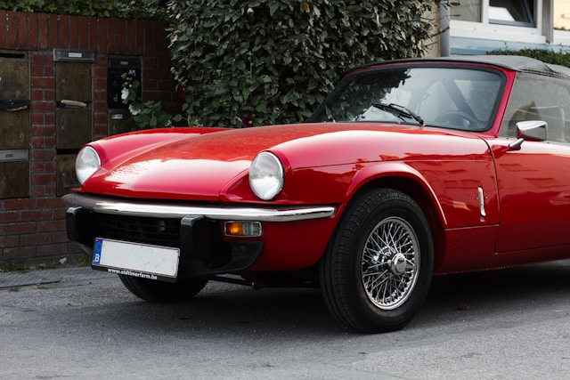 Vue extérieure d’une Triumph Spitfire MK3, version la plus recherchée pour son équilibre entre performance et design.