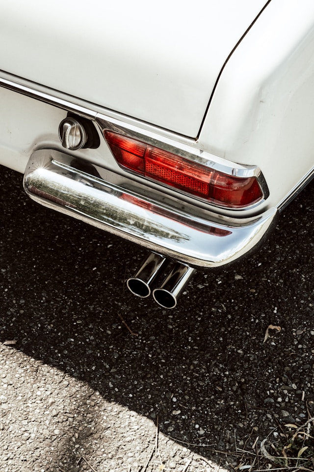 Six cylindres Mercedes avec injection mécanique Bosch sur une Mercedes W113 collection.