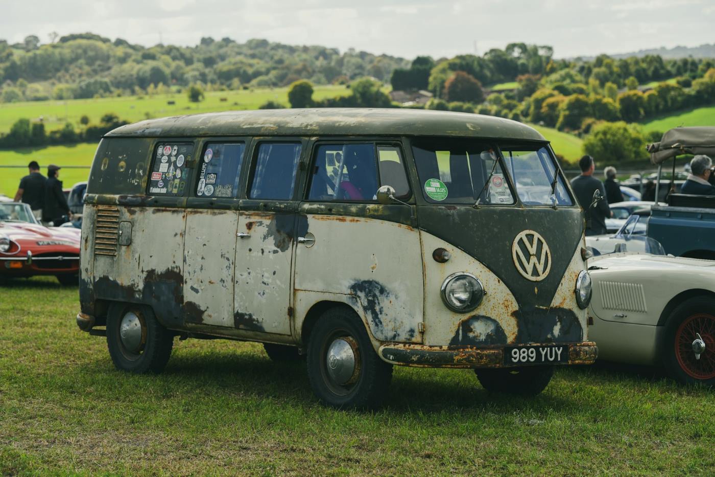 Volkswagen Combi T1 nécessitant une restauration complète avec traces de corrosion et carrosserie dégradée, illustration des risques à vérifier avant achat.