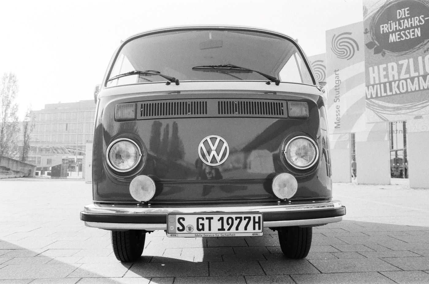Volkswagen Combi T2 historique des années 1970 illustrant l'évolution du célèbre véhicule utilitaire Volkswagen devenu une référence de la voiture de collection.