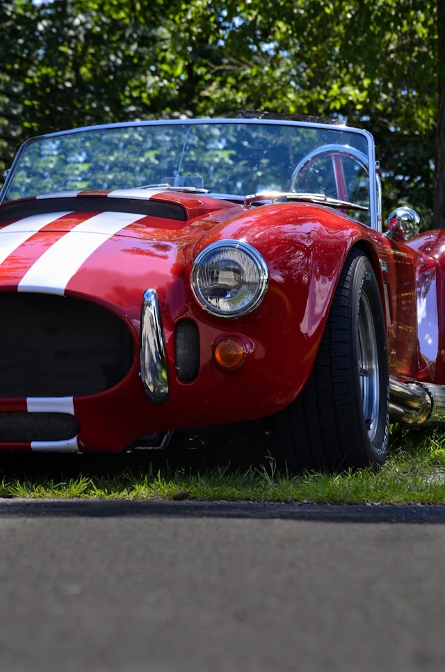 AC Cobra de collection authentique, l'une des voitures de sport les plus recherchées au monde grâce à son V8 Ford, son histoire liée à Carroll Shelby et sa forte valeur patrimoniale.