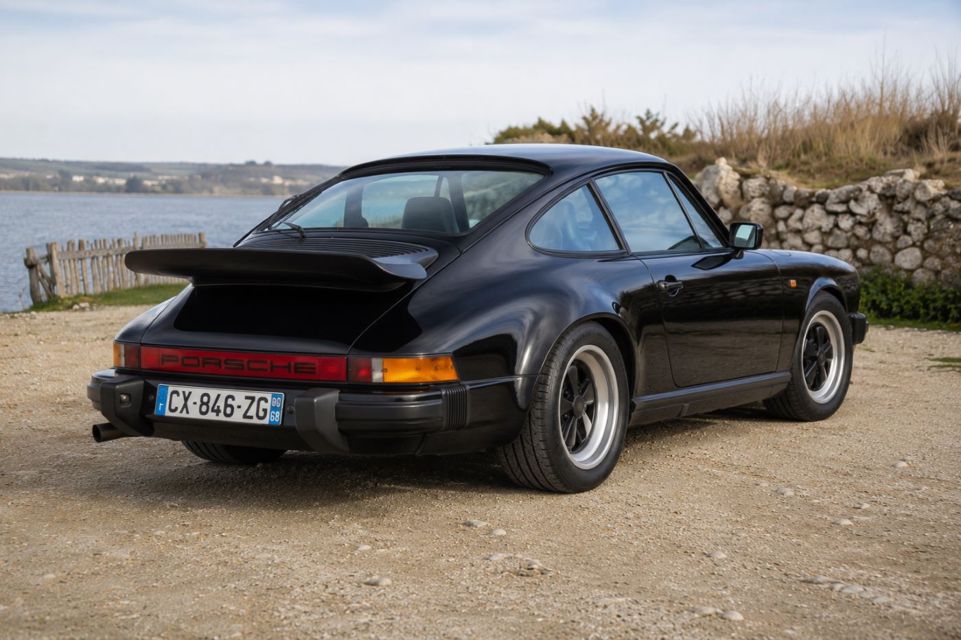 Porsche 911 G (1974-1989) vue 3/4 arrière noire