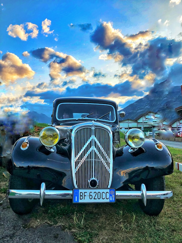 Moteur quatre cylindres de la Citroën Traction Avant, reconnu pour sa robustesse, sa simplicité mécanique et sa longévité.