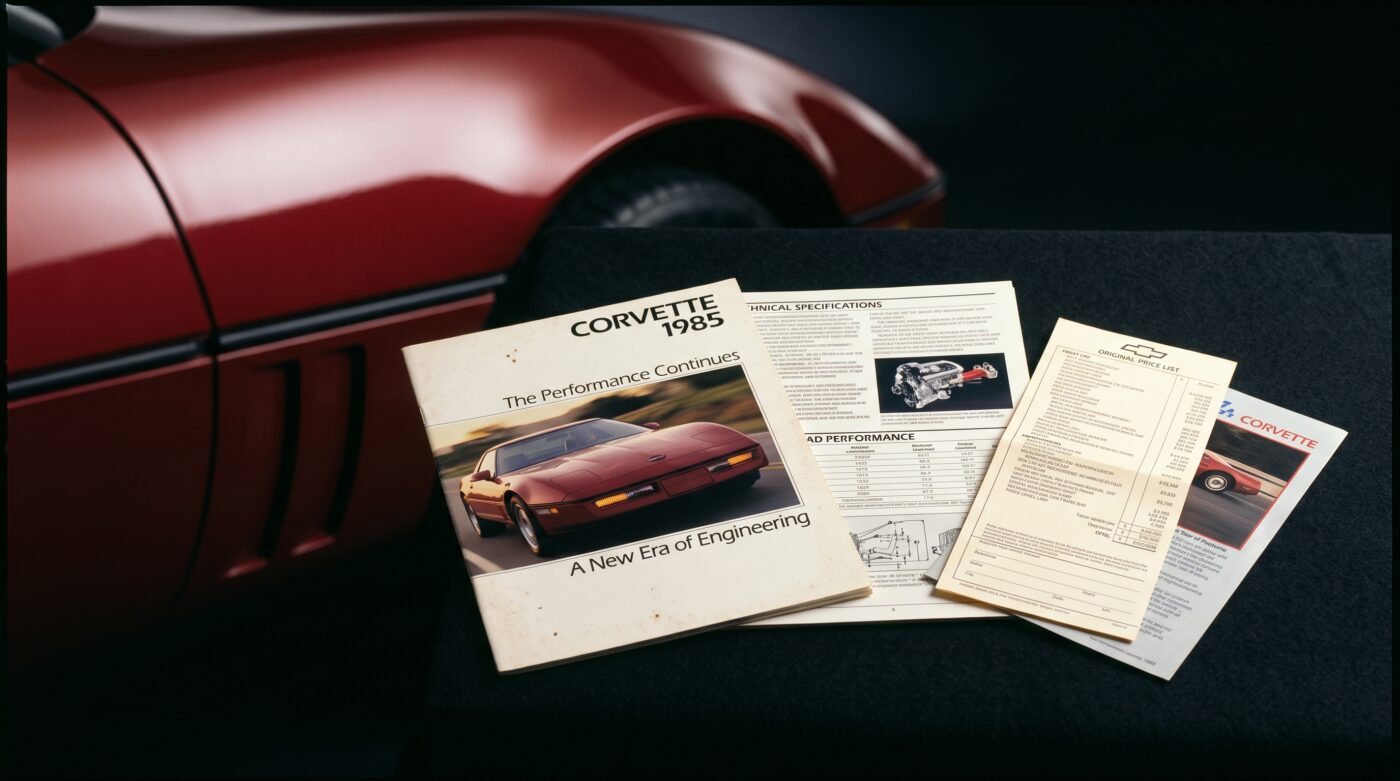 Éléments historiques et documentations sur la Chevrolet Corvette C4, idéal pour un guide d'achat de collection.